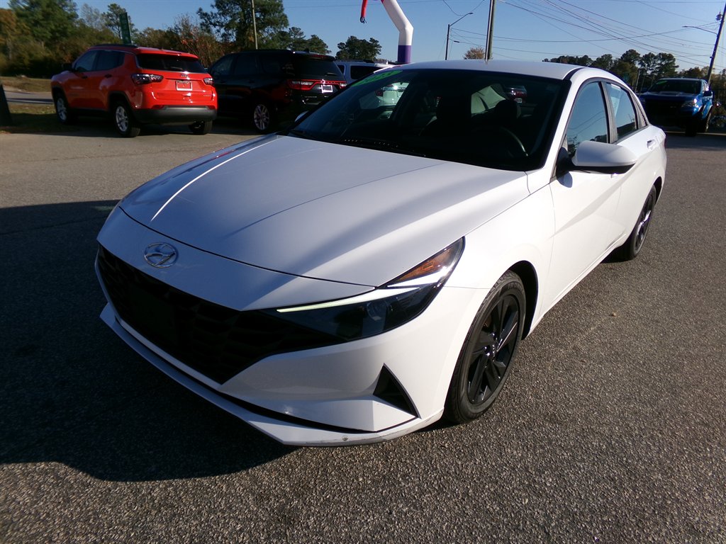 2023 Hyundai Elantra SEL's photo