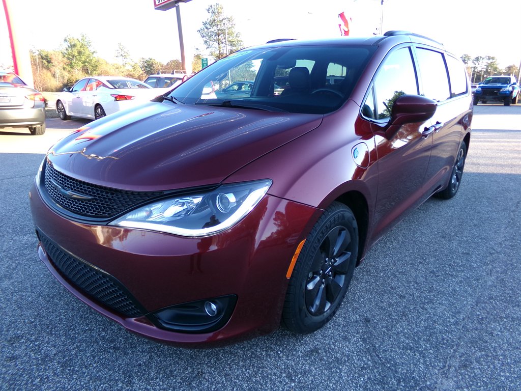 2020 Chrysler Pacifica Hybrid Touring L's photo