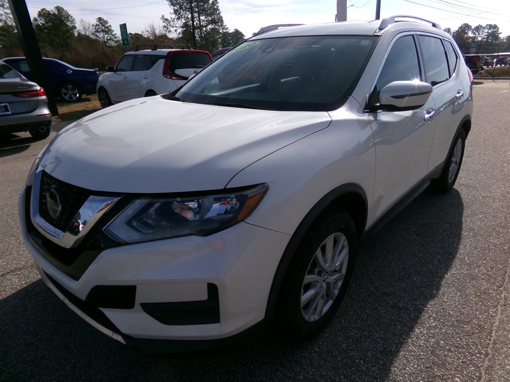 2020 Nissan Rogue SV's photo