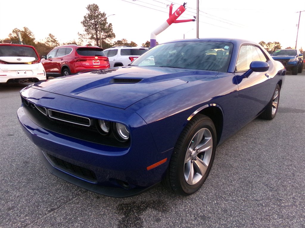 2019 Dodge Challenger SXT's photo