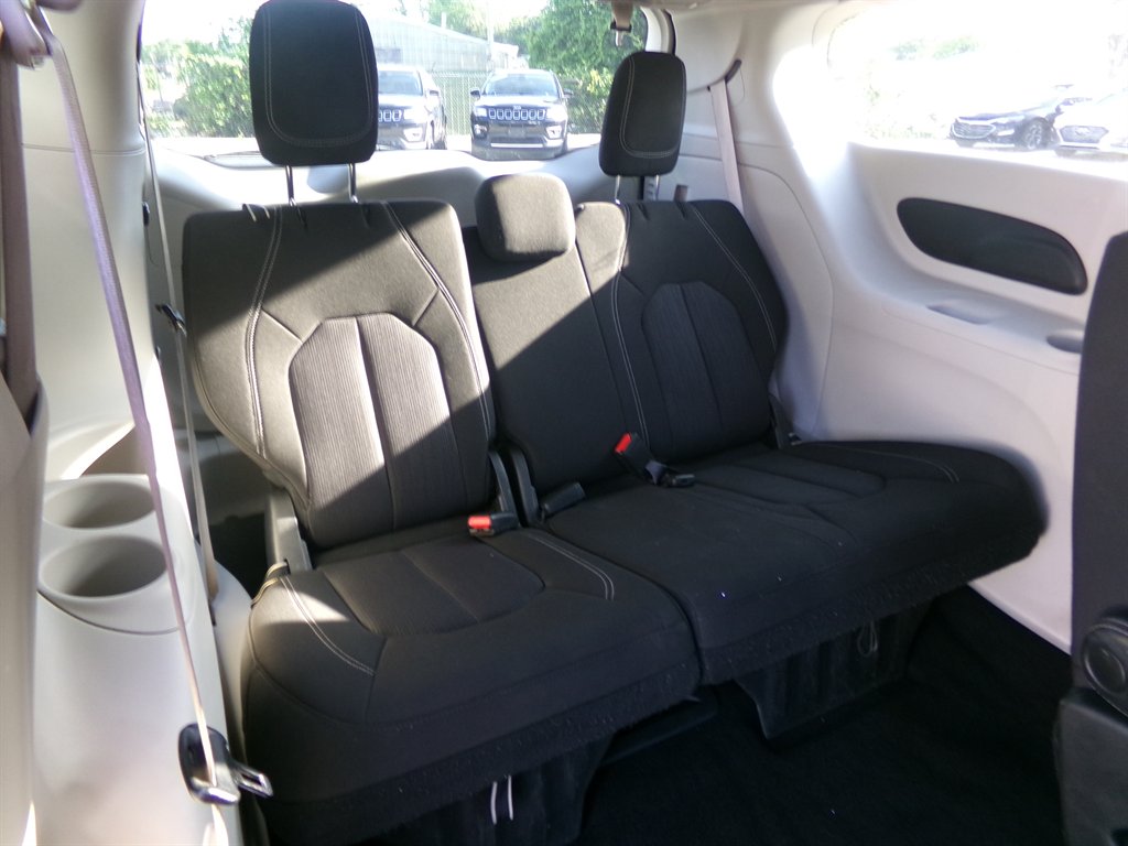 2022 Chrysler Voyager LX - Photo 27