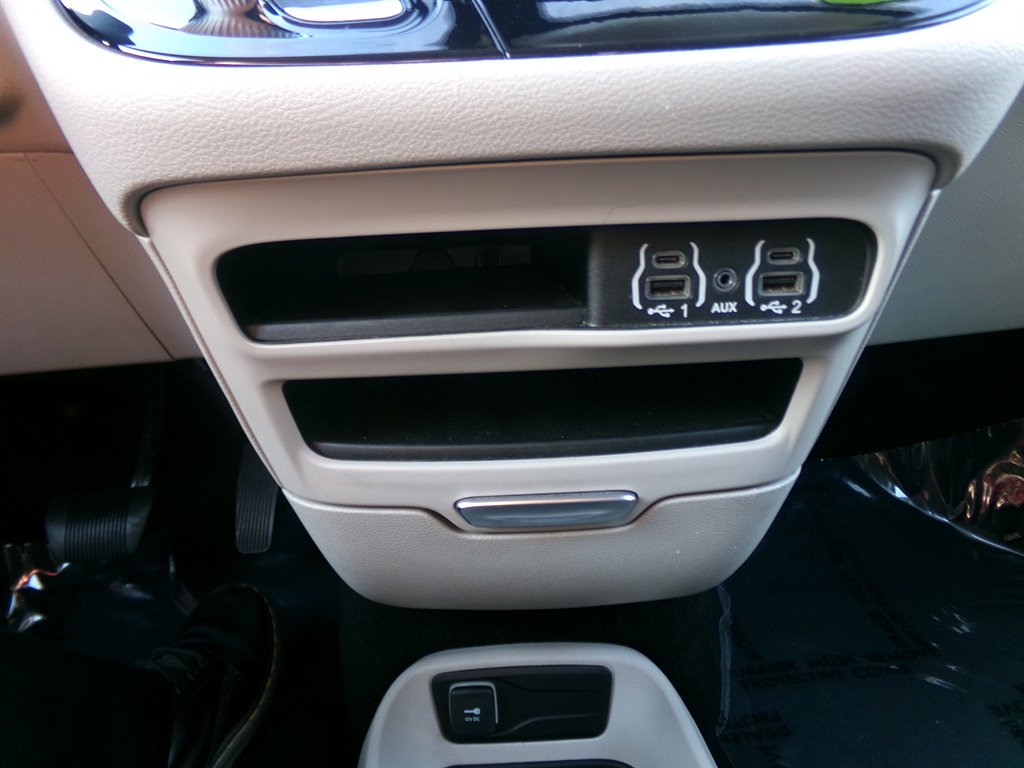 2022 Chrysler Voyager LX - Photo 37