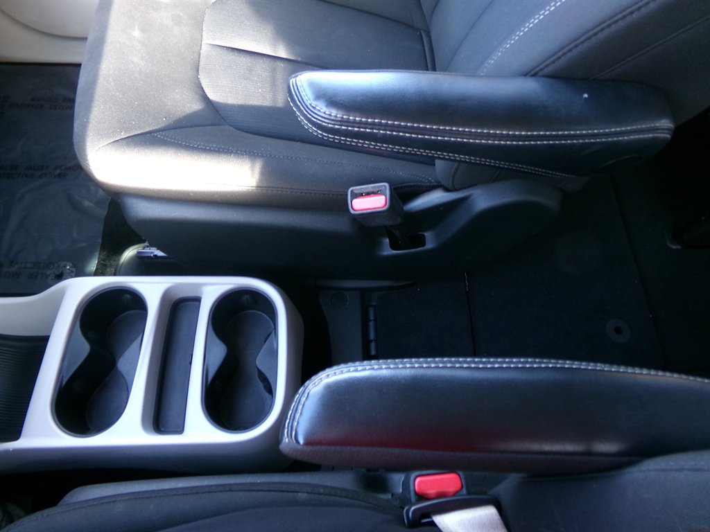 2022 Chrysler Voyager LX - Photo 40