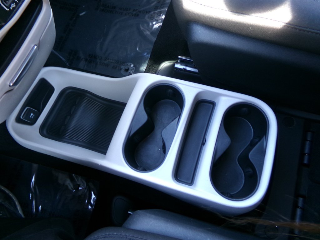 2022 Chrysler Voyager LX - Photo 39