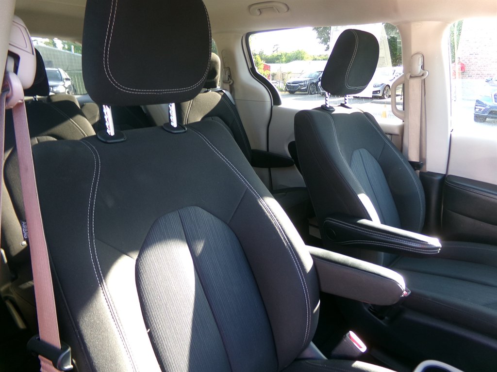 2022 Chrysler Voyager LX - Photo 20