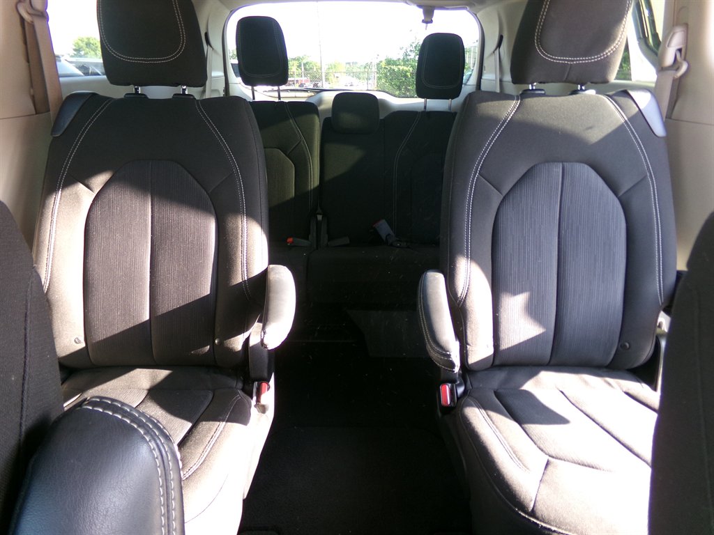 2022 Chrysler Voyager LX - Photo 23
