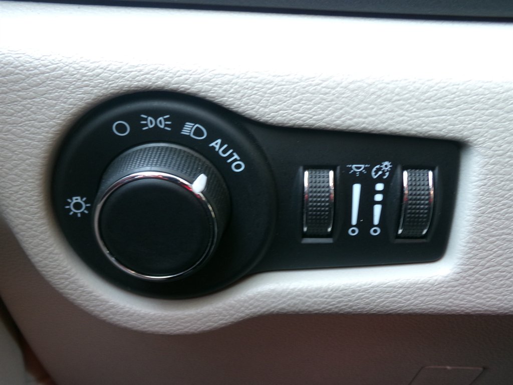 2022 Chrysler Voyager LX - Photo 34