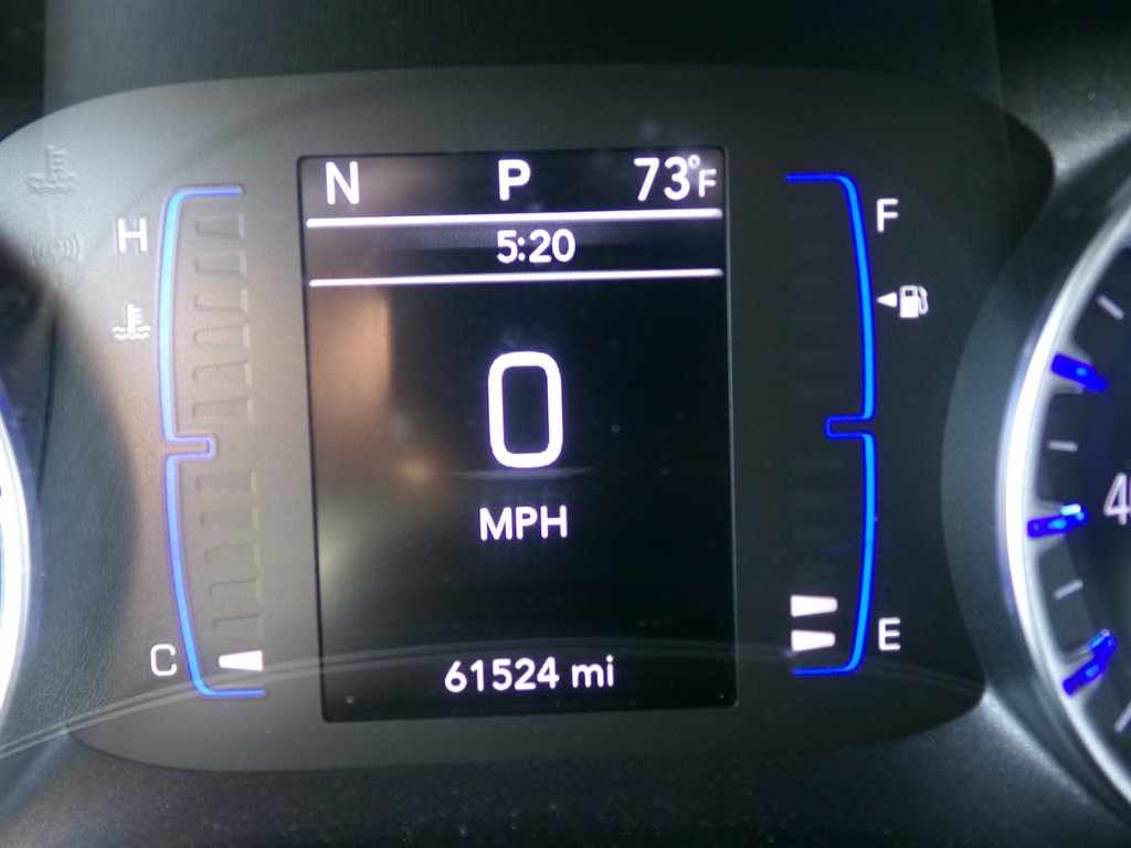 2022 Chrysler Voyager LX - Photo 33