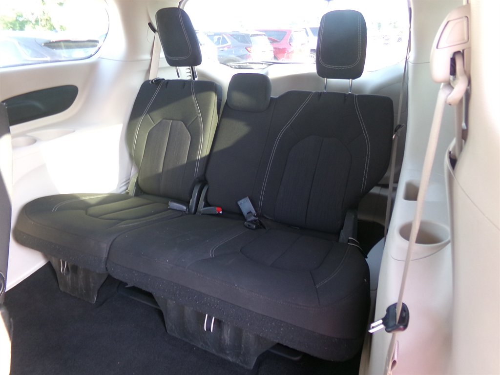 2022 Chrysler Voyager LX - Photo 26