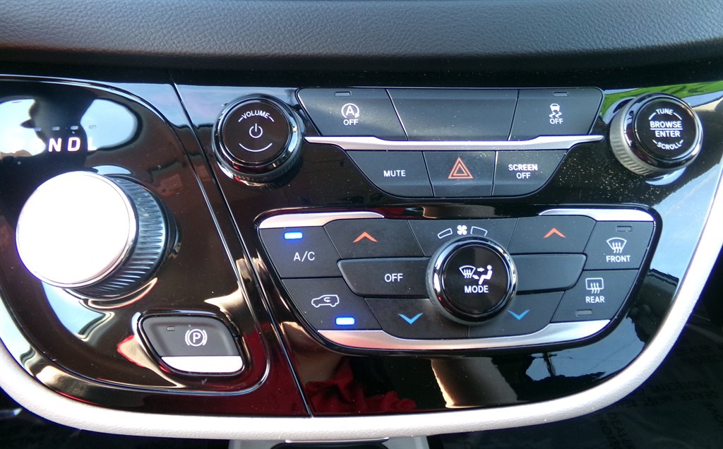 2022 Chrysler Voyager LX - Photo 36