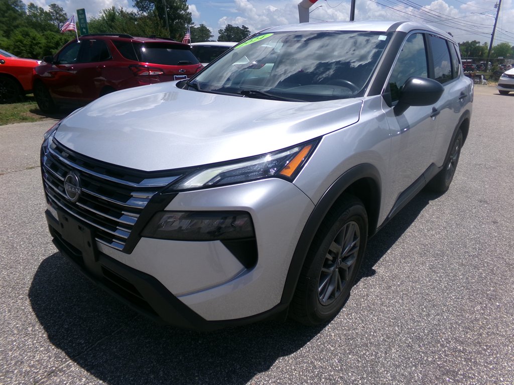 2024 Nissan Rogue S FWD's photo